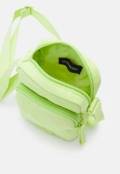Even&Odd Umhängetasche - Green 8 Even&Odd Umhängetasche - Green -Even&Odd Winkel 1b3fed52d58340aca089a86f1e1d289e