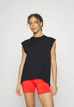 Sport T-shirt - Black 11 Sport T-shirt - Black -Even&Odd Winkel 1f4c041696e54477a01c63b09b795398 1