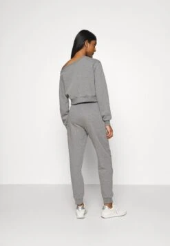 Even&Odd Off Shoulder&Jogger Set - Sweatshirt - Mottled Grey 9 Even&Odd Off Shoulder&Jogger Set - Sweatshirt - Mottled Grey -Even&Odd Winkel 36c41b8f7f2d4d87a7288a52efe8a6bf