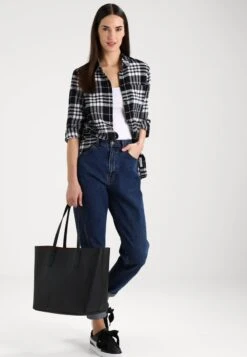 Even&Odd Shopping Bag - Black/red -Even&Odd Winkel 387c206f18b04f27836574cf70899e3a 1