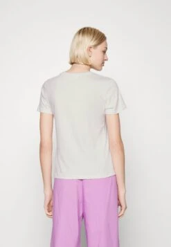 Even&Odd HATTIE TUTTO BENE - T-Shirt Basic - Light Pink 8 Even&Odd HATTIE TUTTO BENE - T-Shirt Basic - Light Pink -Even&Odd Winkel 3db193666e2a4a5b9d503d1474288d1e