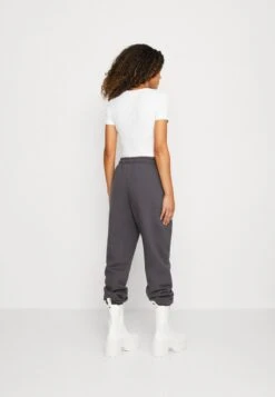 Even&Odd 3 PACK - T-Shirt Basic - White/black/olive 8 Even&Odd 3 PACK - T-Shirt Basic - White/black/olive -Even&Odd Winkel 44188ebc6386424292ef7919e3e04579