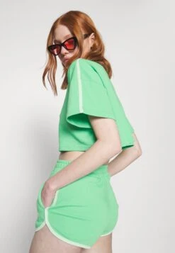 Even&Odd Trainingsanzug - Green/white 9 Even&Odd Trainingsanzug - Green/white -Even&Odd Winkel 5f1f696b78a74747bcf9d8390c96f8f5