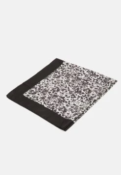 Even&Odd Tuch - Black 9 Even&Odd Tuch - Black -Even&Odd Winkel 7cdc14ac165449ddb14aae47dfadaaa0 1