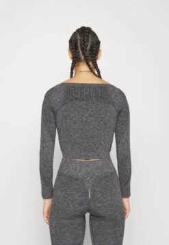 SEAMLESS CROPPED LONGSLEEVE - Langarmshirt - Black 8 SEAMLESS CROPPED LONGSLEEVE - Langarmshirt - Black -Even&Odd Winkel 7d040ae2db5048f893d371c75aa96ed7