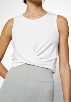 Top - Off-white -Even&Odd Winkel 7d275013c236427fabad33085831c31e