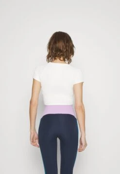 T-Shirt Basic - Cloud Dancer 8 T-Shirt Basic - Cloud Dancer -Even&Odd Winkel 7f9b13b345fb4eb28d94d0c702b0aa2f