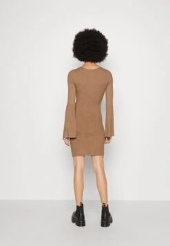 Even&Odd KNIT LOOSE FIT FLARED SLEEVES DRESS - Strickkleid - Camel -Even&Odd Winkel a23ed7db08e747158081f9e23ee8b51d