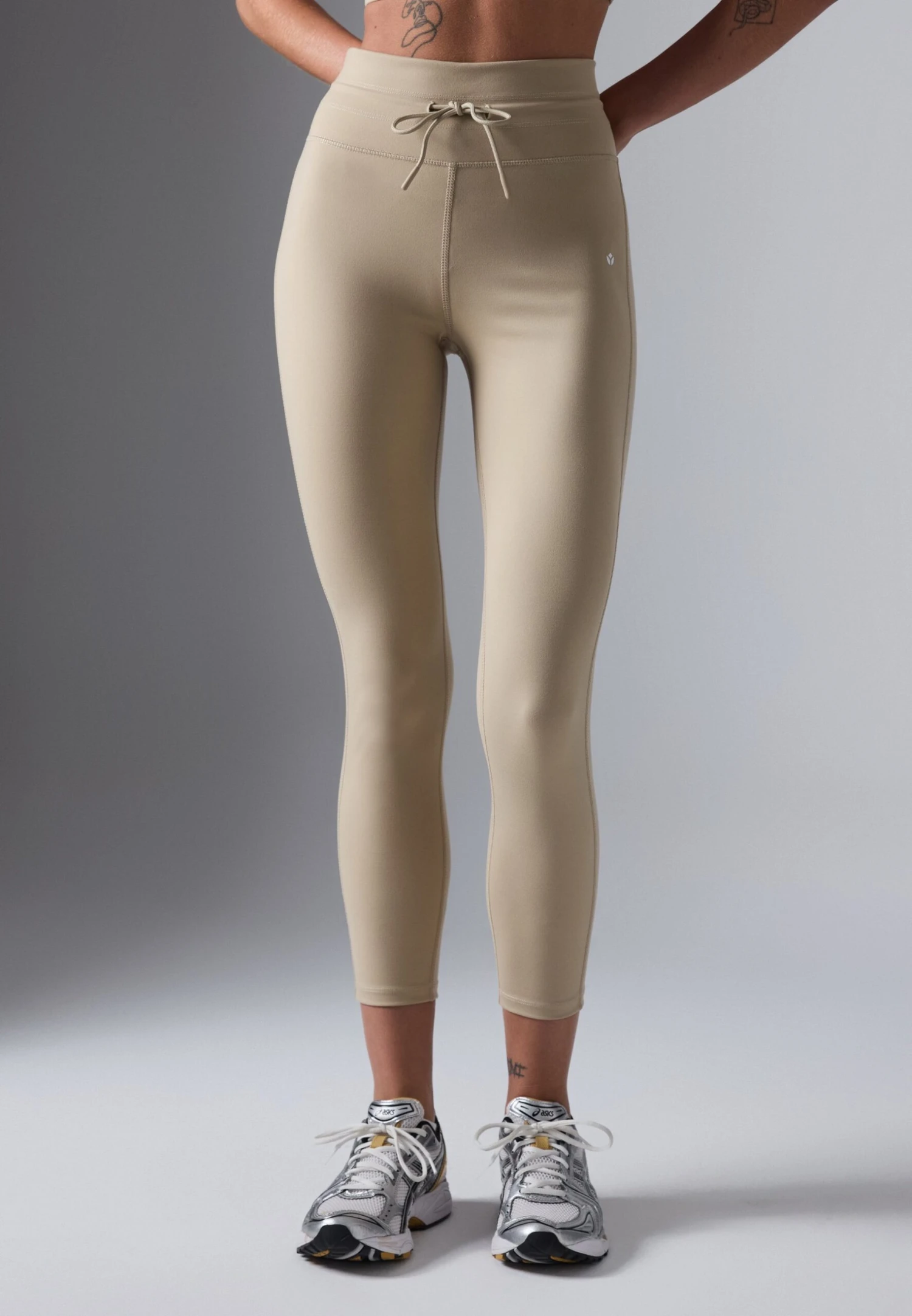 HIGH RISE CROPPED LEGGINGS WITH DRAWCORD - Leggings - Trousers - Beige 1 HIGH RISE CROPPED LEGGINGS WITH DRAWCORD - Leggings - Trousers - Beige