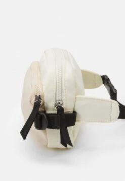 Even&Odd Gürteltasche - Off-white/beige -Even&Odd Winkel c2f57feb9eee42048d23166f7a16f369