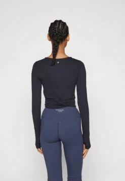 LONG SLEEVE YOGA WRAP TOP - Long Sleeved Top - Black 10 LONG SLEEVE YOGA WRAP TOP - Long Sleeved Top - Black -Even&Odd Winkel cf176a8ff90c4f9ebab433034abaf096