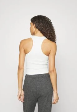 Top - Off-white 8 Top - Off-white -Even&Odd Winkel de84771a269b4e13b8efc8bbfdfd16df