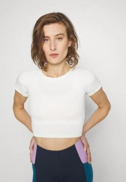 T-Shirt Basic - Cloud Dancer 10 T-Shirt Basic - Cloud Dancer -Even&Odd Winkel e3dd356c2a0d46778ae7a8e56bc9592d