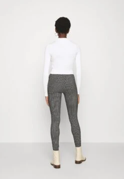 Even&Odd 2 PACK - Strickpullover - Black/white 9 Even&Odd 2 PACK - Strickpullover - Black/white -Even&Odd Winkel e4ccb4a491b944f8a502c12963fd630b